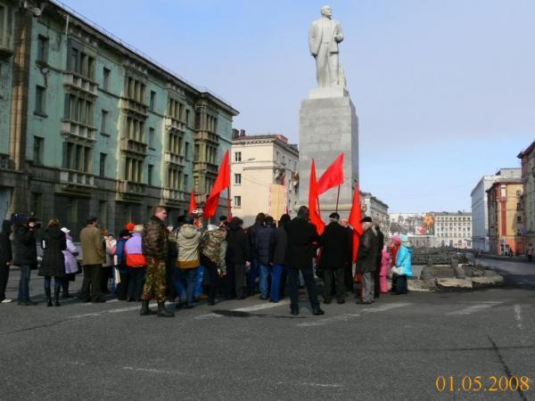 Ленин норильск. Памятник Ленину в Норильске. Норильск статуя Ленина. Площадь Октябрьская памятник Ленину Норильск. Норильск Орджоникидзе памятник Ленину.