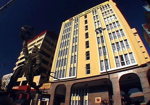 Fachada do Hotel Continental Porto Alegre. Foto: Wikimapia.org, CC BY-SA 3.0. Data original não informada.