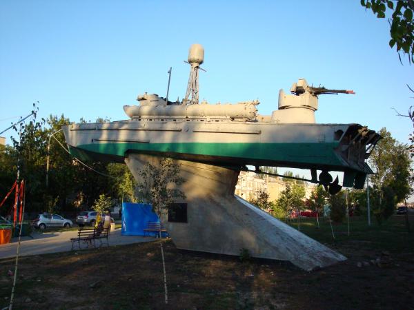 памятник морякам азовской военной флотилии бердянск