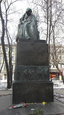 Monument to N V Gogol Moscow