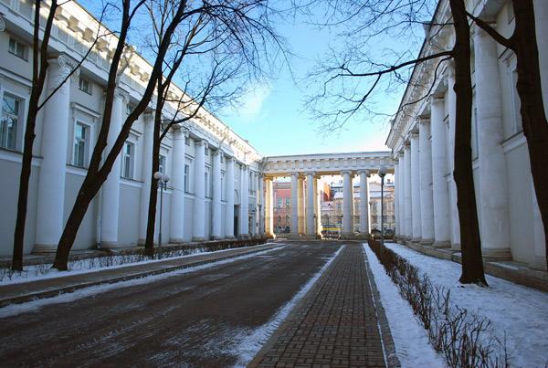 колоннада аничкова дворца