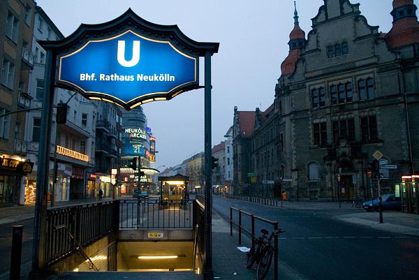 Eingang Zum U-Bahnhof Rathaus Neukölln - Berlin | Metro Entrance / Exit ...