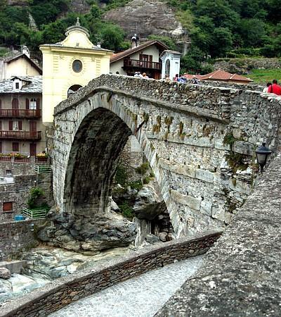 Ponte romano pont saint martin Ponte romano pont saint martin