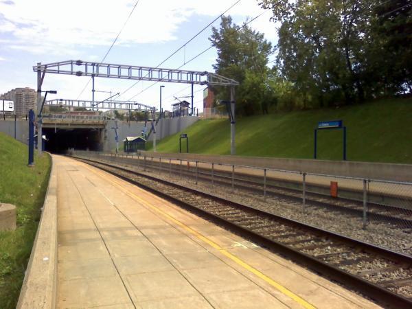 Canora Commuter Train Station - Greater Montreal Area