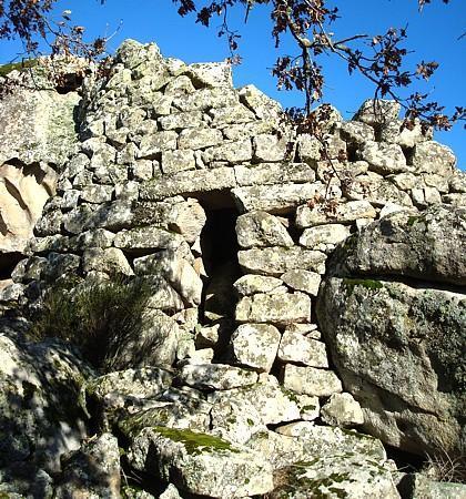 Nuraghe Castrulongu (English)