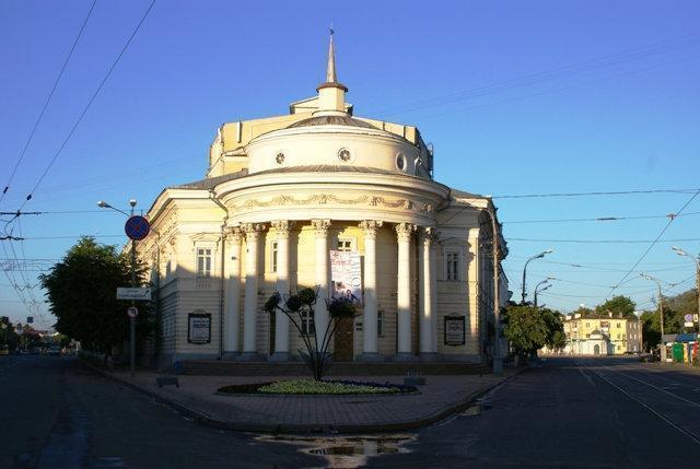 Свободное пространство орел. Г Орел театр свободное пространство. Г орёл ТЮЗ. Г. орёл театр открытое пространство. Здание ТЮЗ Орел.