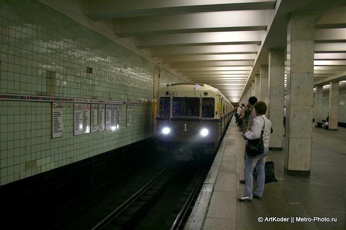 Метро западная москва. Юго-Западная (станция метро, Москва). Метро Юго-Западная 1963. Московский метрополитен станция Юго-Западная. Станция Юго-Западная Москва станция метро.