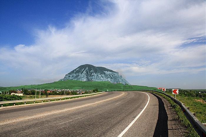 Дорога пятигорск. Пятигорск трасса. Трасса Кисловодск. Гора змейка Сочи. Дорога Минеральные воды Кисловодск.