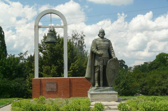 Переяслав. Памятника Ленин Переяслав-Хмельницкий. Памятник Олегу в Переяславе-Хмельницком. Переяслав город памятник. 1 Летописный памятник.