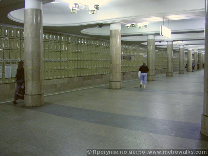 Метро ясенево. Станция Ясенево. Станция метро Ясенево Москва. Станция Ясенево МСК. Станция Ясенево 1990 год.