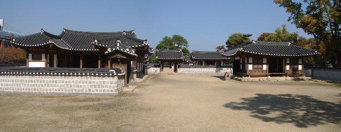 Gyeonggijeon Shrine (경기전) - Jeonju | historic landmark