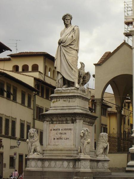Флоренция данте. Статуя Данте во Флоренции. Данте Алигьери скульптура. Памятник Данте у Санта Кроче.
