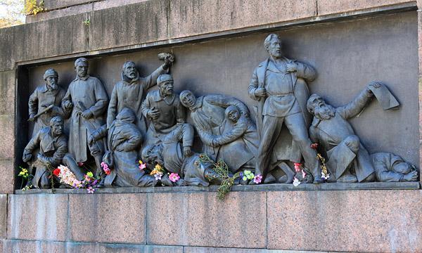 9 января питер. Памятник жертвам 9 января 1905 года в Санкт-Петербурге. Памятник жертвам 9 января 1905 года Манизер. Памятник жертвам 9 января 1905 года на Преображенском кладбище. Преображенское кладбище (памяти жертв 9 января) Санкт-Петербург.