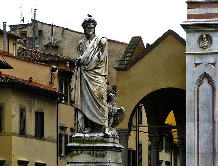 Флоренция данте. Данте Алигьери Флоренция. Данте Алигьери статуя во Флоренции. Италия Флоренция памятник Данте. Данте Алигьери скульптура во Флоренции.