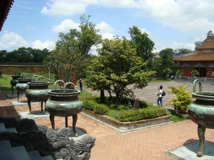 The Nine Tripod Cauldrons of Nguyen Dynasty - Hue | treasure