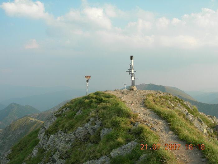 Moldoveanu Peak 2.544 m | mountain, summit