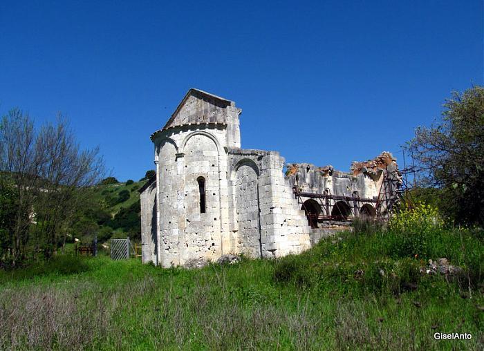 Romanesque church of St. Nicholas of Silanos or Silanis (ruins)