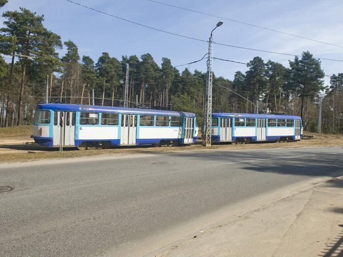 С конечной остановки выезжают по двум маршрутам автобусы первый возвращается каждые 30 минут второй