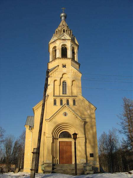 Лисино корпус автобусы. Лисино-корпус Церковь Бенуа. Лисино корпус Церковь происхождения честных ДРЕВ. Часовня в Лисино. Церковь Лисино корпус.