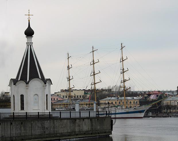 Храм спаса на водах в петербурге. Часовня Николая Чудотворца, Санкт-Петербург, английская набережная. Часовня Николая Чудотворца на английской набережной. Часовня Николая Чудотворца в Санкт-Петербурге на Ново Адмиралтейский. Храм на набережной Макарова.