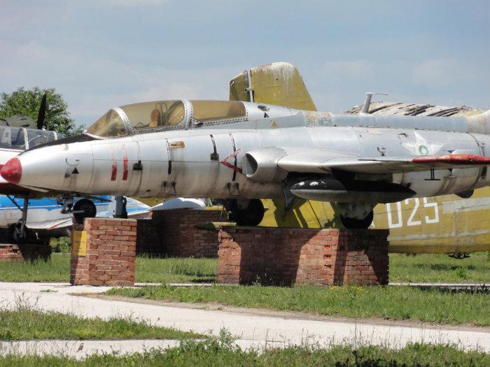 Aero L-29 Delfín | aircraft on display (en)