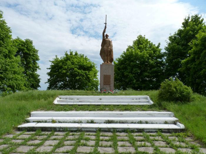 Кировоградская область. Светловодский район Кировоградской области. Мемориальный комплекс Украина визволителям Меловое 1973. Кировоградская область село Грузское памятник. Село Косовка Кировоградская область Украина.