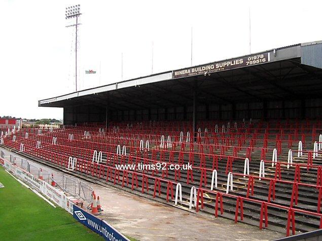 Racecourse Ground - Wikipedia