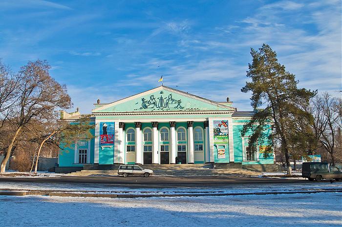 Город торез. Дворец Маяковского в Торезе. Дворец культуры имени Маяковского Торез. Дворец Юность Торез. Дворец пионеров Торез.