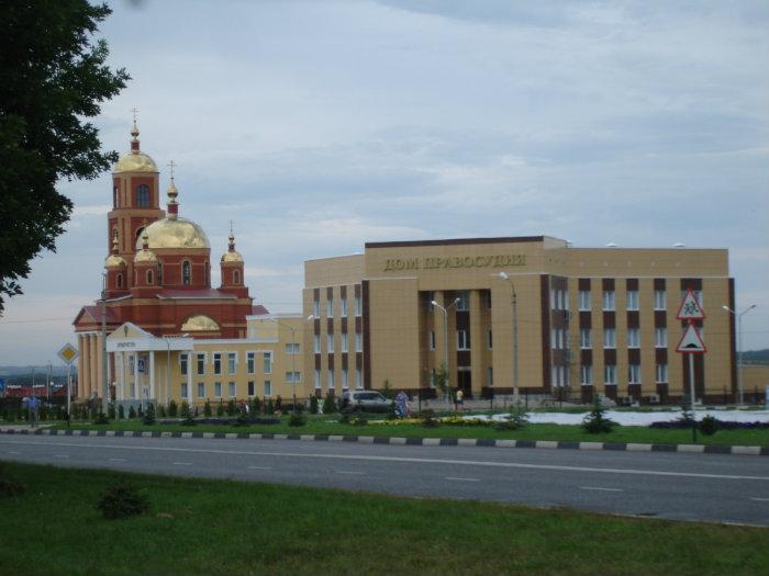 Строитель яковлевский белгородская область. Дом правосудия г Строитель. Яковлевский районный суд Белгородской области. Районный суд Белгород. Здание больницы Строитель Яковлевский район.