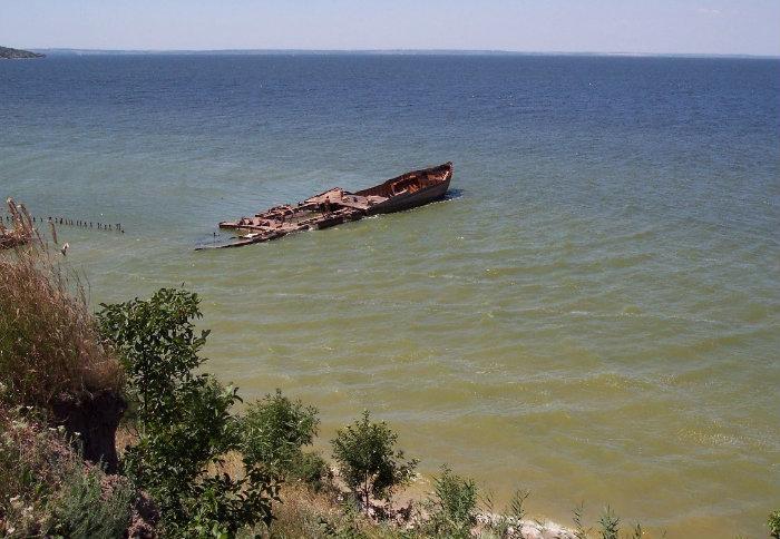 Село ушкалка. Баржа Скадовск. Затонувшая баржа Спартановка. Пгт Алексеевское затонувшая баржа.