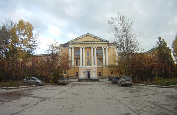 Поселок городская больница. ЦГБ Североуральск. Старая больница Североуральск. Североуральск горбольница. Заброшенная больница Североуральск.