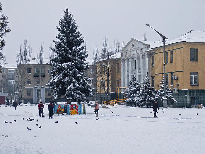 Сайт тореза. Площадь города Торез. Зима Торез. Торез зимой. Центр Тореза.