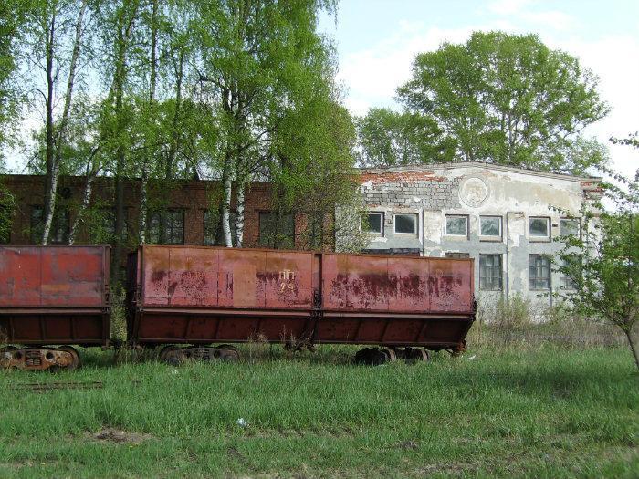 Керва шатура. Шатурская депо узкоколейка. Заброшенное депо Шатура. Вокзал Шатура-Керва. Узкоколейка в Шатуре.