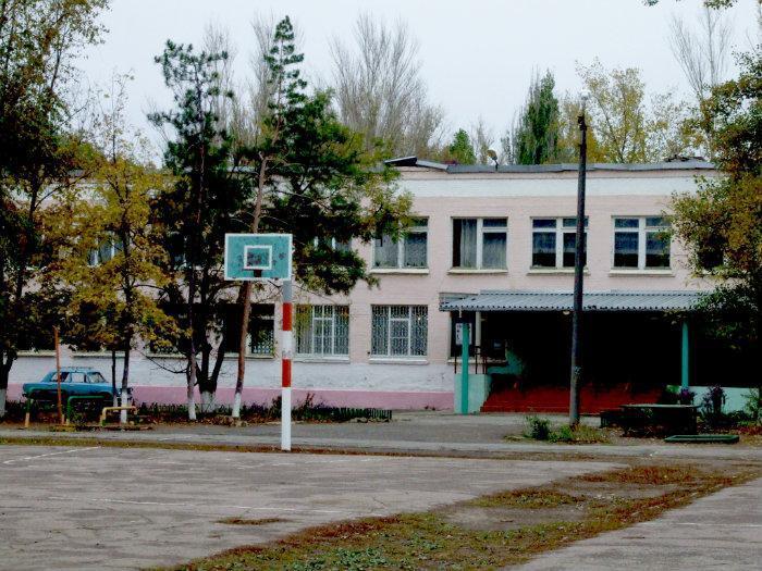 Школа 9 она какая. 9 Школа Волгодонск. Школа 13 Волгодонск. Школа 7 Волгодонск. Школа номер 9 город Волгодонск.