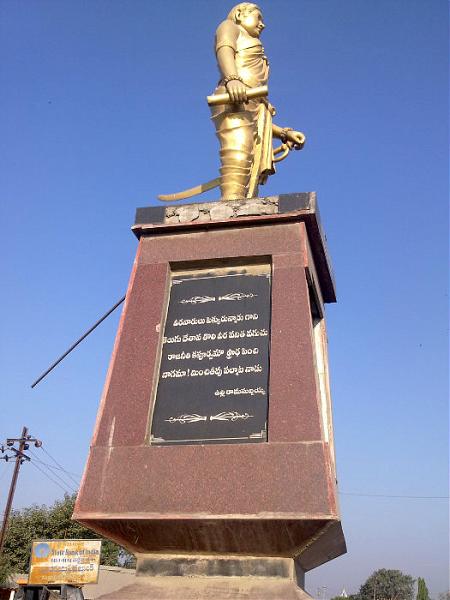 Nayakuralu Nagamma Statue at the Junction - Dachepalli