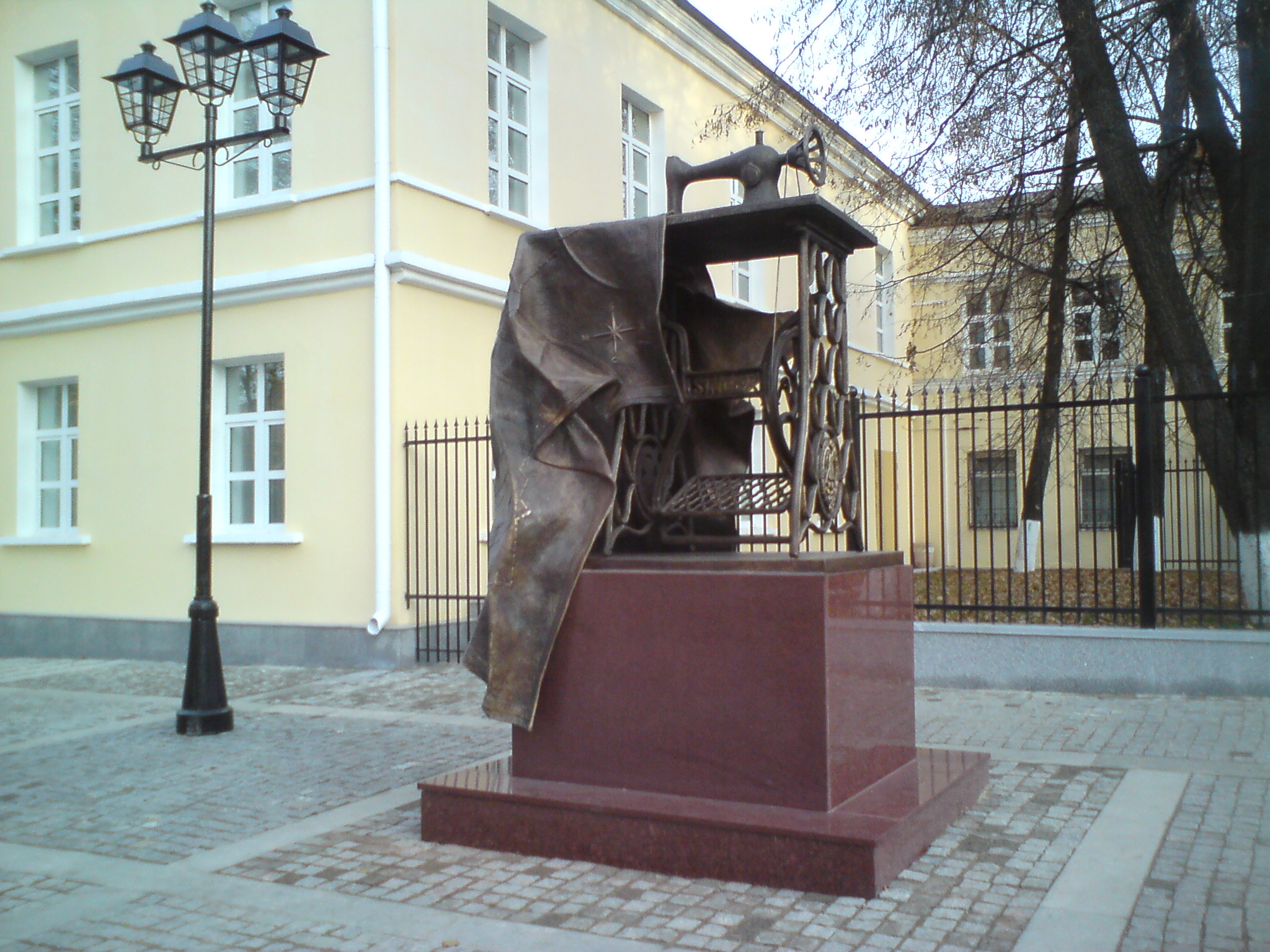 Памятник машинке Зингер в Подольске