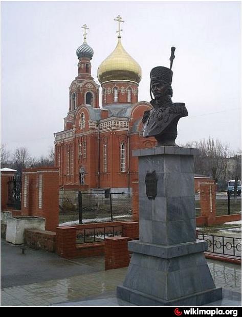 Памятники шахтинск. Памятник Платову (Каменск-Шахтинский). Достопримечательности Каменска-Шахтинского Ростовской. Достопримечательности в Каменске Шахтинском. Памятники каменно Шахтинск.