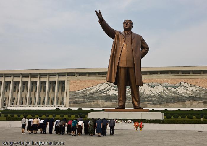 Mansudae Grand Monument - Pyongyang