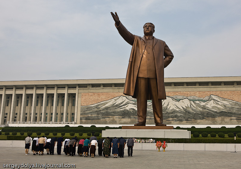 Mansudae Grand Monument - Pyongyang