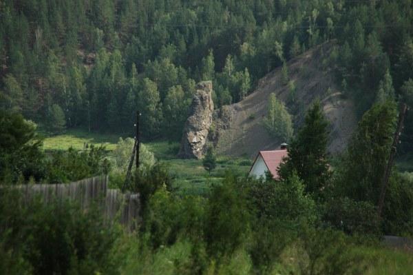 Село смолинское свердловская область. Скала каменный столб Смолинский камень. Смолино каменный столб. Исеть каменный столб.