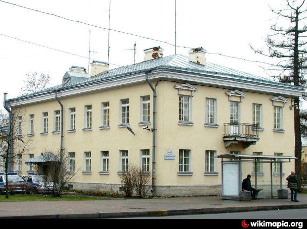 Санкт петербургский проспект. Дом Пальгунова Петергоф. Здание УМВД Петродворцового района. УМВД по Петродворцовому району. УМВД по Петродворцовому району Санкт-Петербурга.