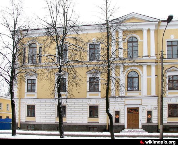 Санкт петербургский проспект. Петергоф Дворцовый госпиталь. Петергоф госпиталь Бенуа. Санкт-Петербургский проспект 20 а Петергоф. Медцентр на Санкт-Петербургском проспекте 20 в Петергофе.