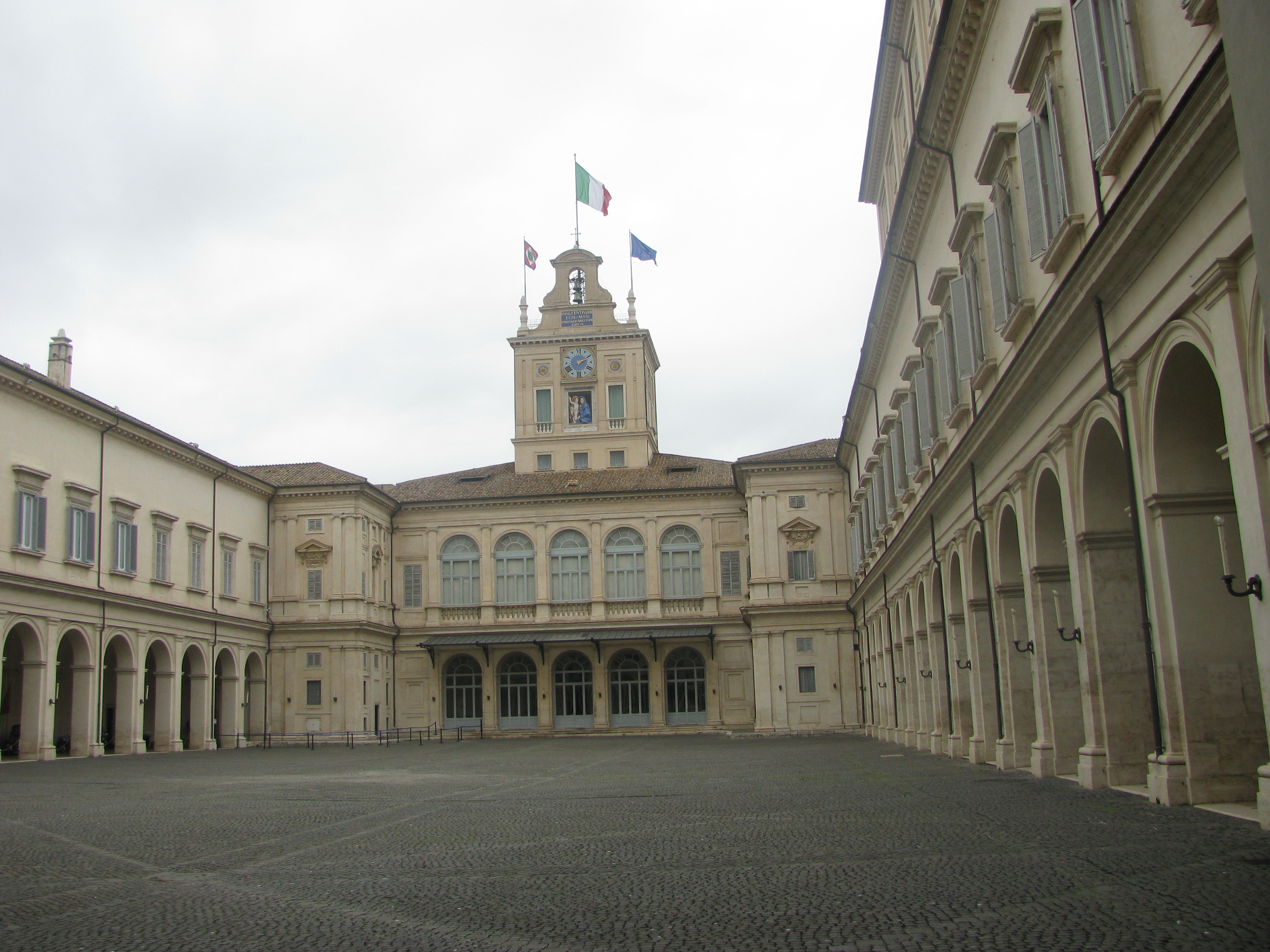 Cour d'honneur - Rome | Cour, lieu touristique, intéressant