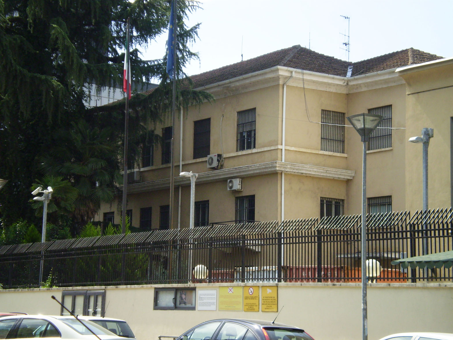 Ambasada Italiane - Tiranë