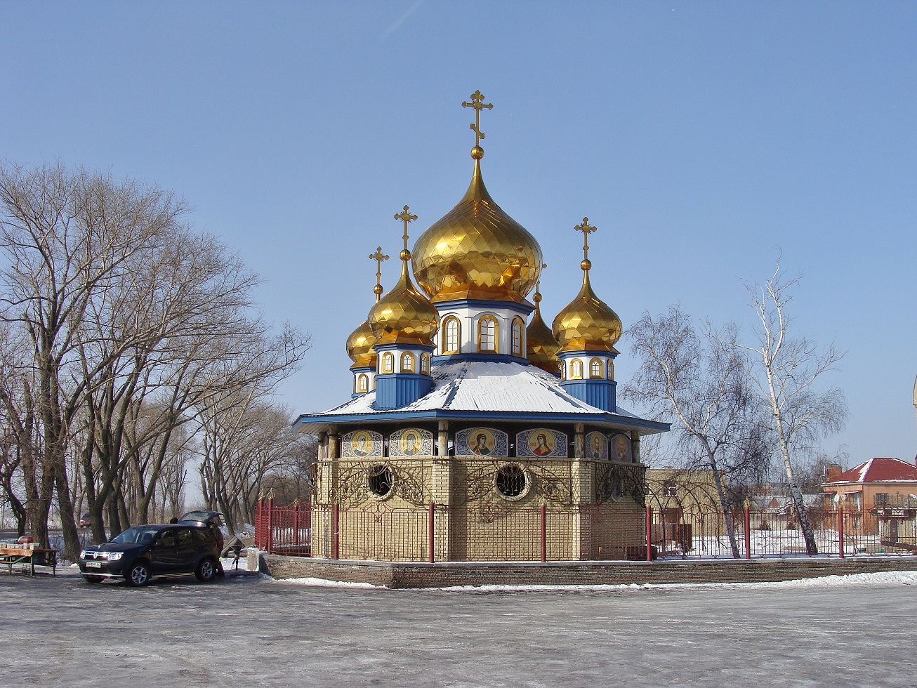 Город харцызск. Харцызск Церковь. Харцызск центр города. Парк Чехова Харцызск. Харцызск Донецкая область.