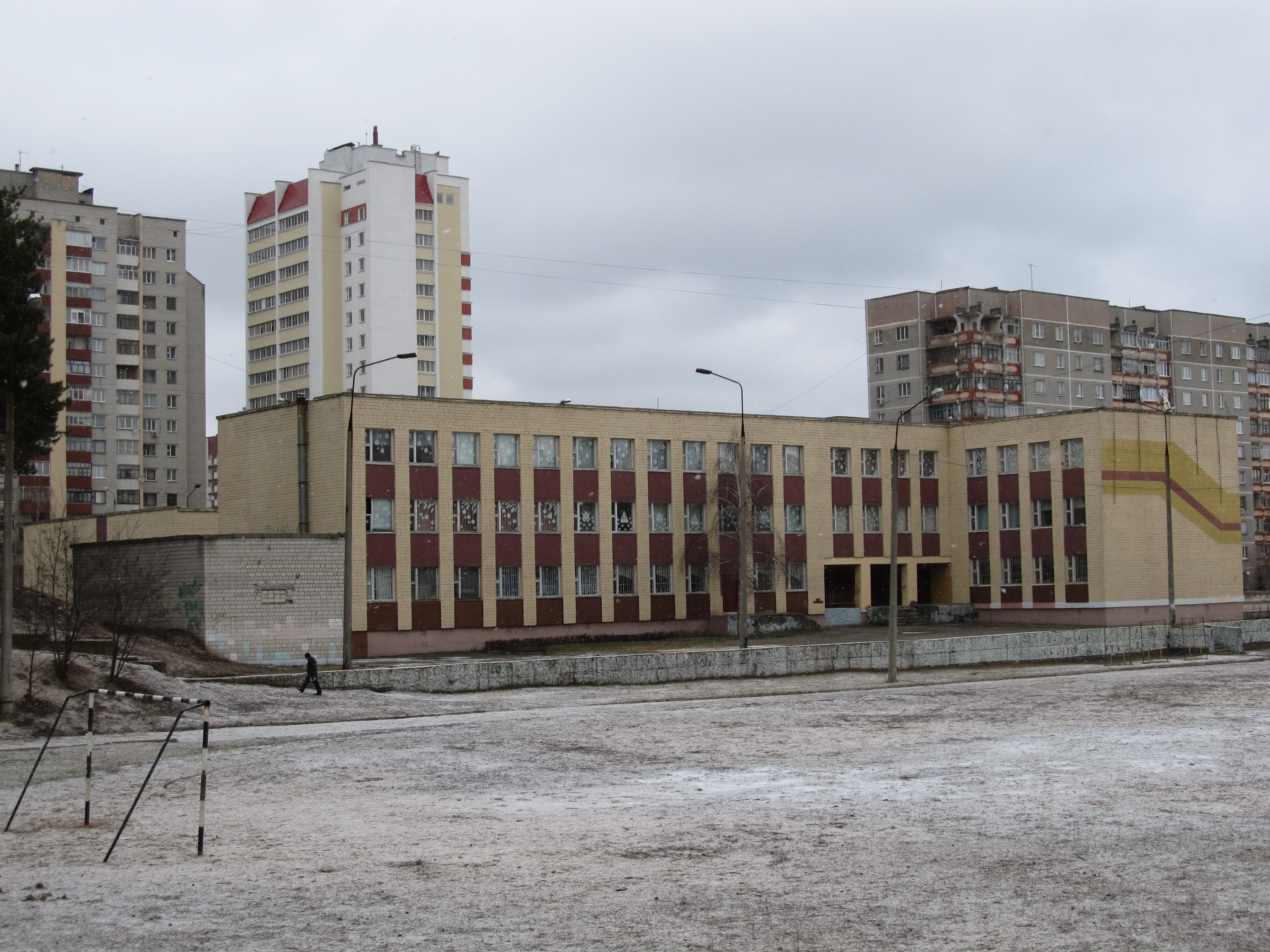 Телефон 62 школы. Средняя школа 62. Киев Дарницкий район средняя школа номер 105. Гимназия 62 вид сверху.