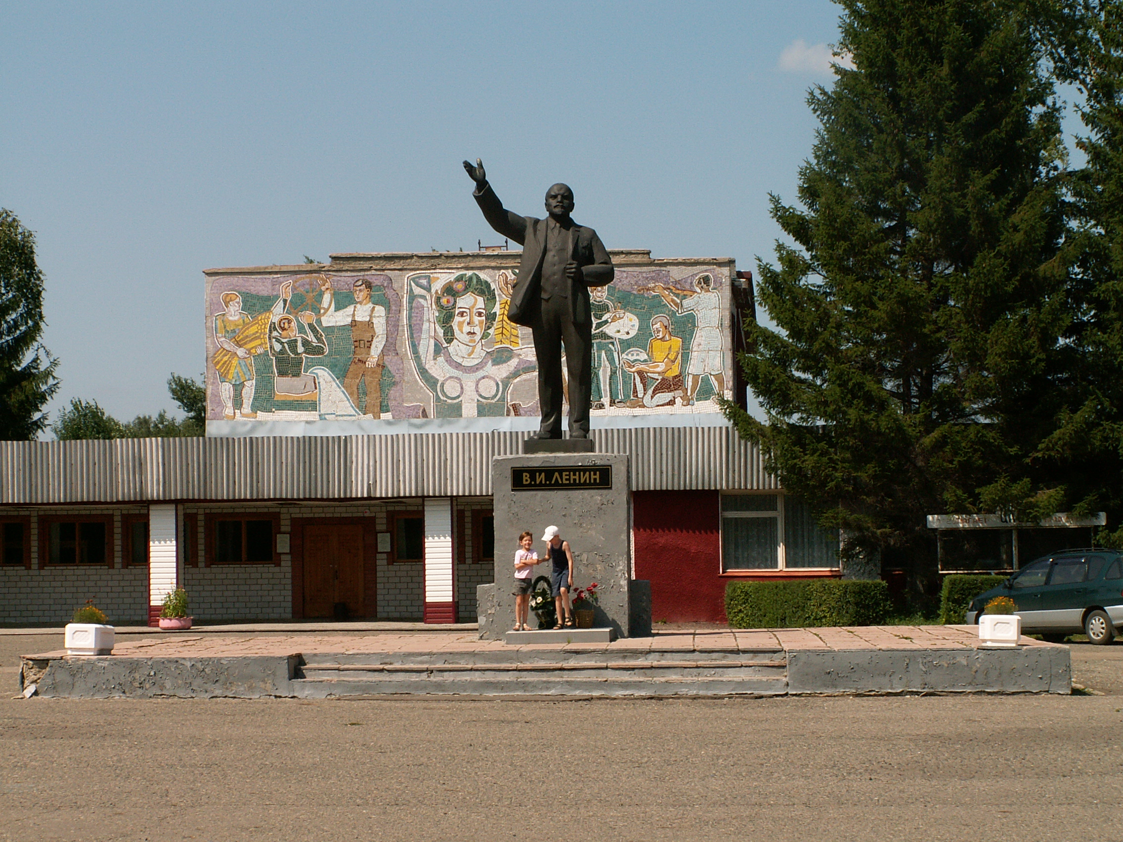 Романово алтайский край. Мемориальный комплекс Романово Алтайский край. Романово Романовский район Алтайский край. Памятник Ленину в Мамонтово Алтайский край. Села Романовского района Алтайского края.