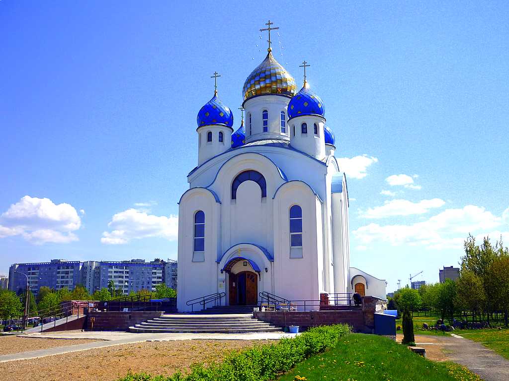 Храмы минска. Храм Воскресения Христова (Минск). Центр Минска, храм. Монастыри возле Минска. Минск часовня в центре города.