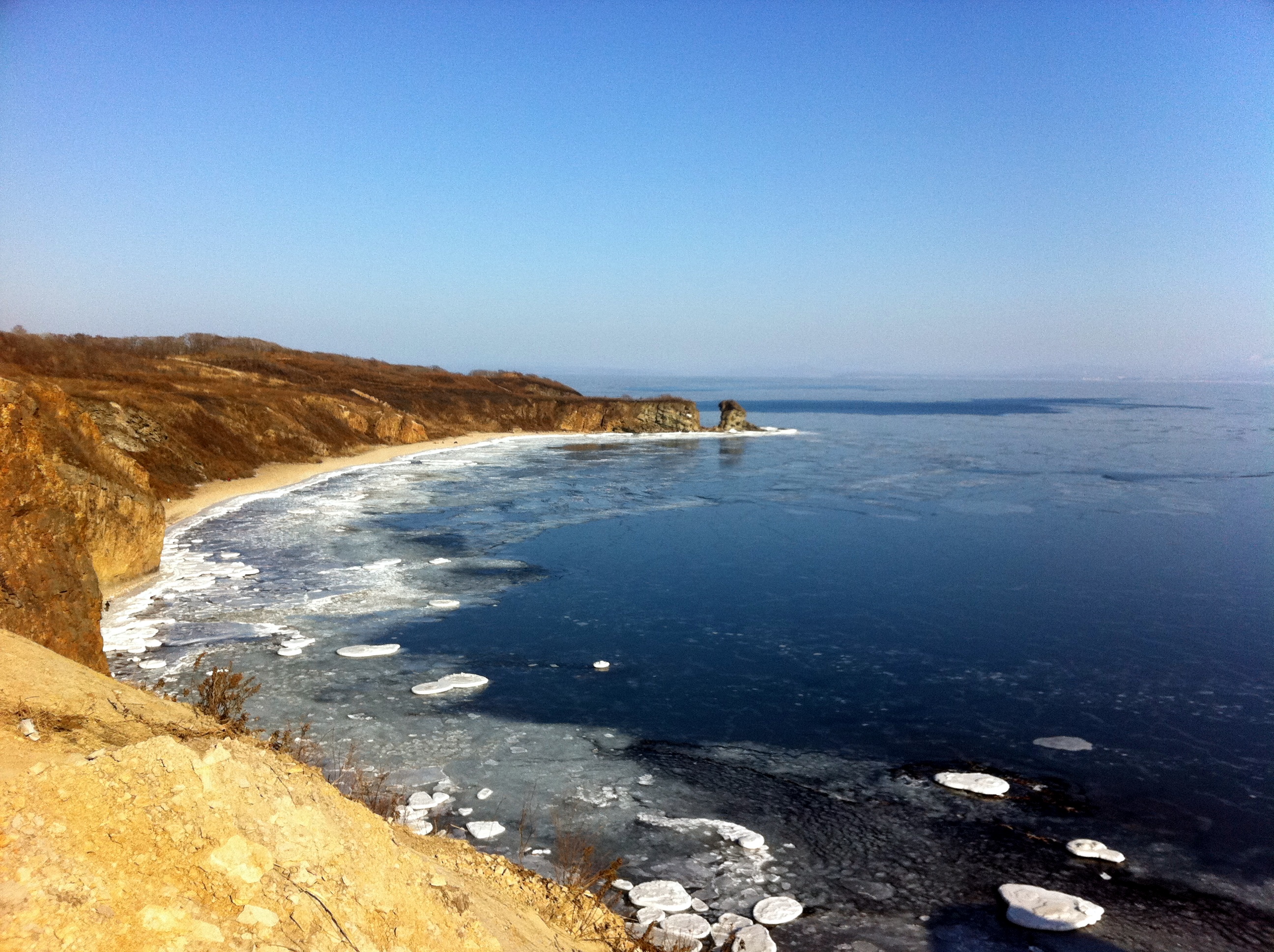 бухта триозерье находка. бухта мечты крым фото пляжа. мыс де ливрона приморский край. бухта триозёрье приморский край. как назвали бухту.