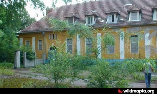 Здание бывшей столовой. Бараки мончегорск. Ресторан металлург керчь. Пгт рефтинский свердловской области. Вюнсдорф вч пп 80340.